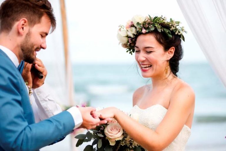young-couple-in-a-wedding-ceremony-at-the-beach