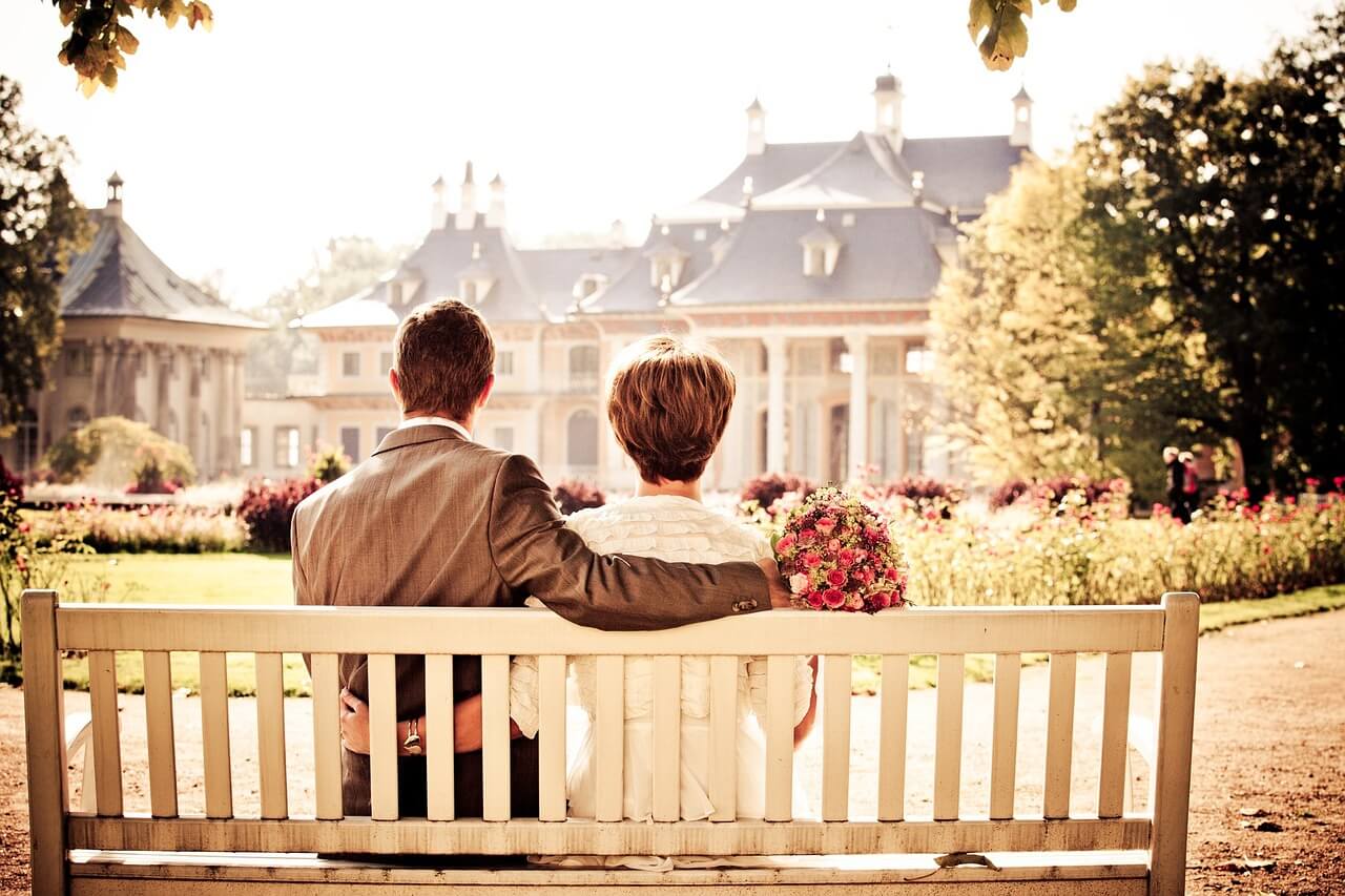 couple-marriage-bench