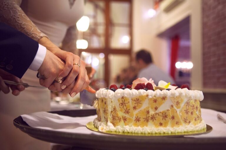 a-wedding-cake-anniversary