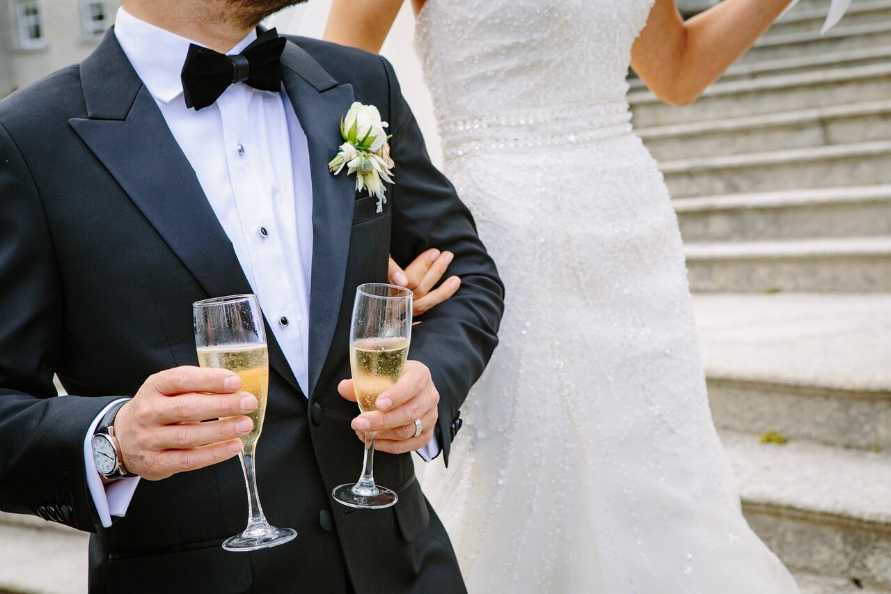 wedding-ceremony-champagne-glasses