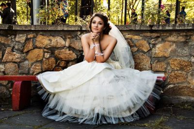 Wedding-White-Dress-Bride-Bench